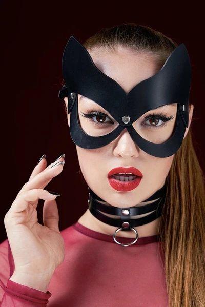 Bdsm Deri Maske, Kolye